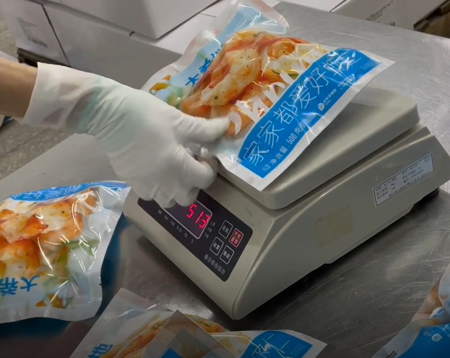 시스템 목표 중량 200g~1500g를 싸는 SS 304 가중기 곤포기 매우 차가운 새우류 워크샵